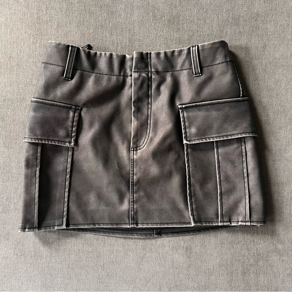 BLANK NYC Cargo Faux Leather Miniskirt 25 - Picture 6 of 11